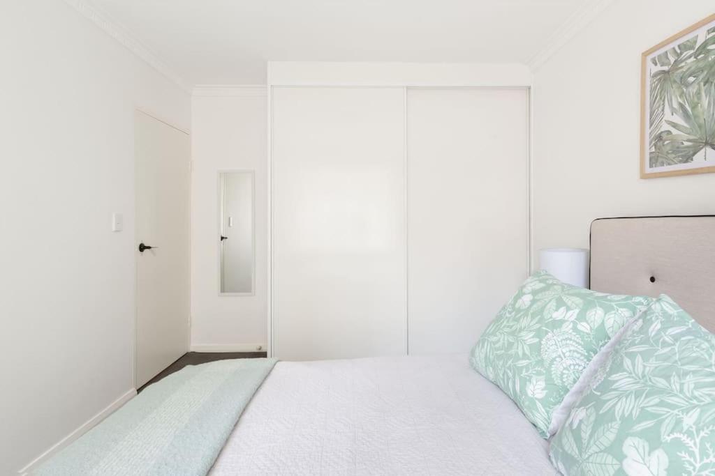 시드니 Harbourside Style, 2 Bed, A/C, Pool -Elizabeth Bay 아파트 외부 사진