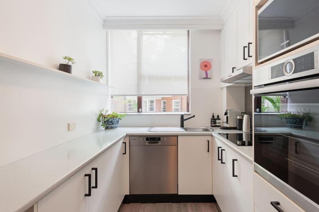시드니 Harbourside Style, 2 Bed, A/C, Pool -Elizabeth Bay 아파트 외부 사진